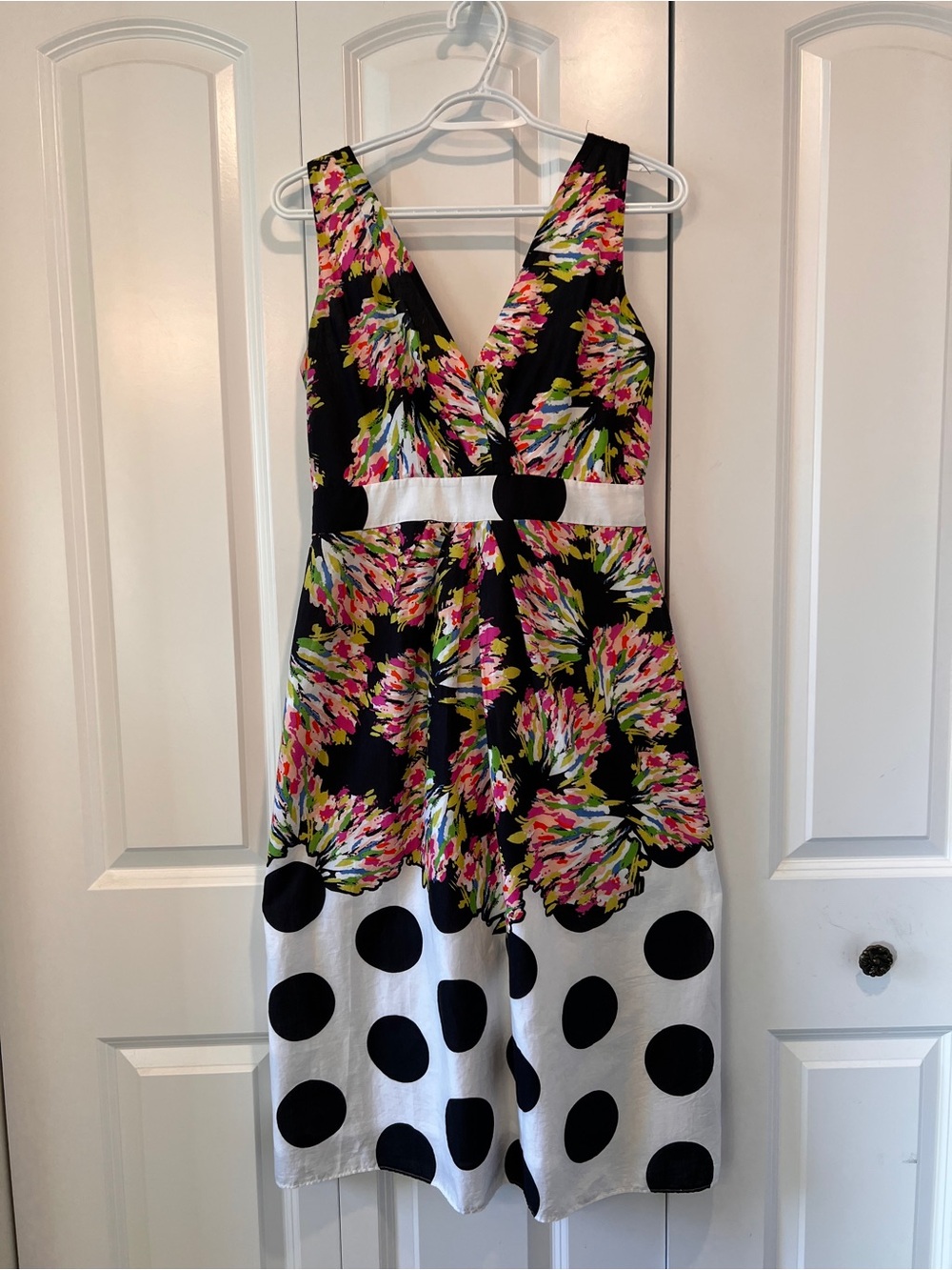 Floral & Polka Dot V-Neck Sleeveless Dress in Black and White